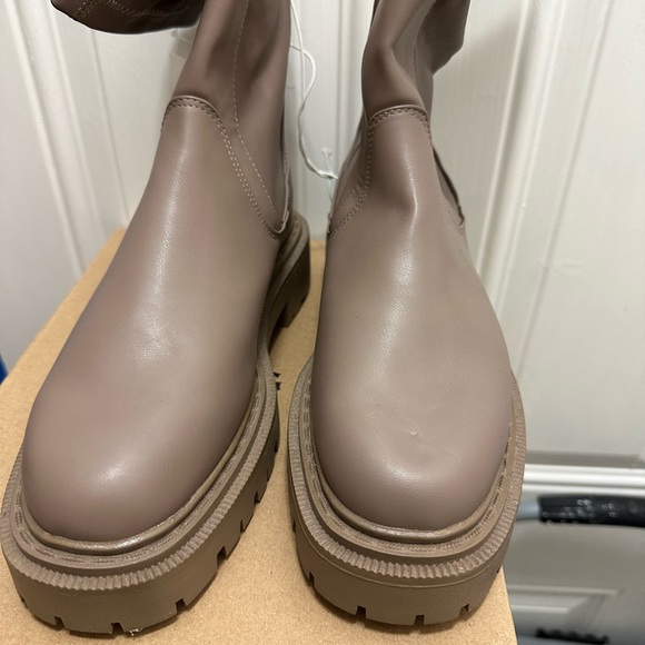 Taupe boots - Picture 2 of 4